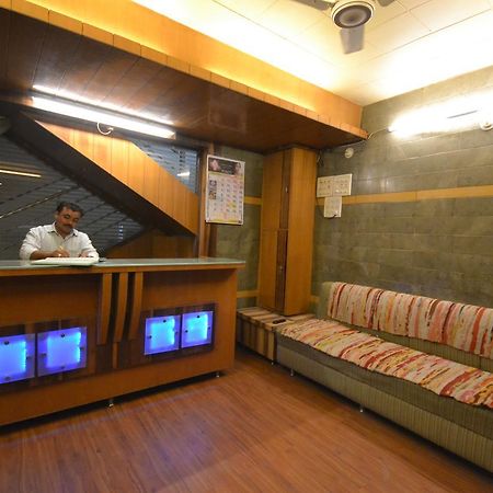 Hotel Sai Hari Prasad 舍地 外观 照片
