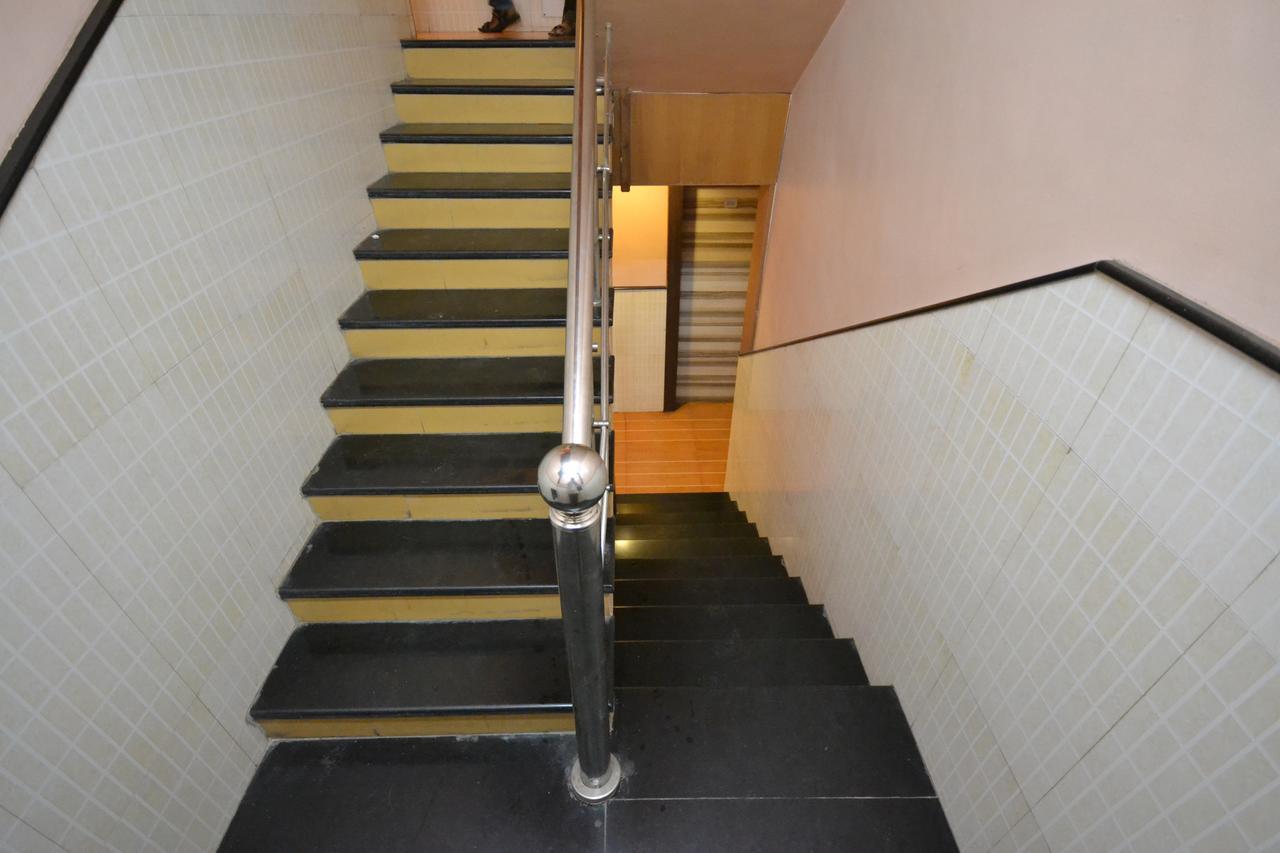 Hotel Sai Hari Prasad 舍地 外观 照片