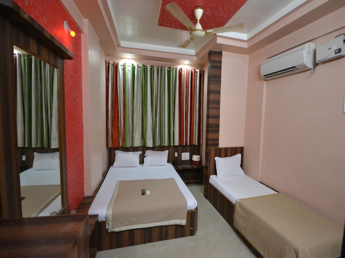 Hotel Sai Hari Prasad 舍地 外观 照片