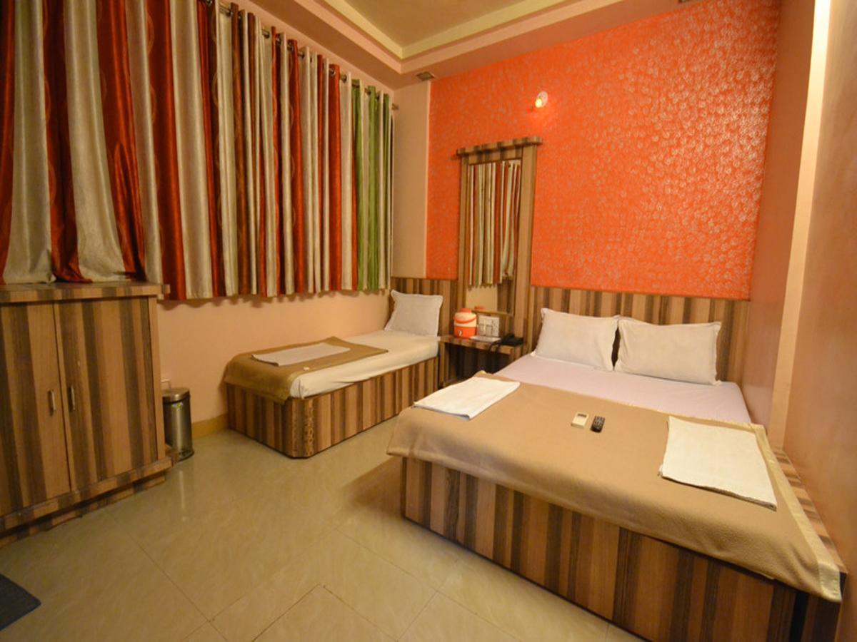 Hotel Sai Hari Prasad 舍地 外观 照片