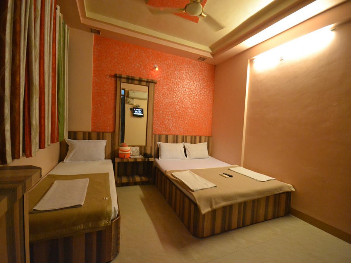 Hotel Sai Hari Prasad 舍地 外观 照片