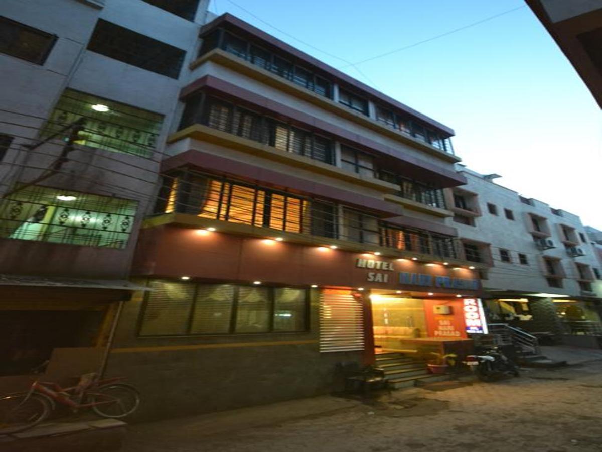 Hotel Sai Hari Prasad 舍地 外观 照片