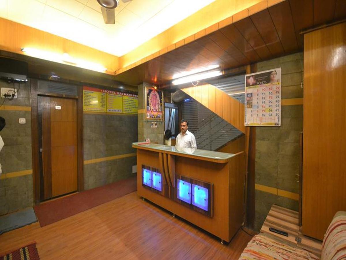 Hotel Sai Hari Prasad 舍地 外观 照片
